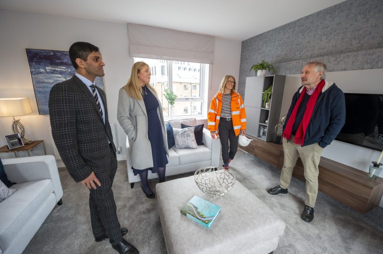 Mayor Visits Keepmoat Homes Leicester Waterside development