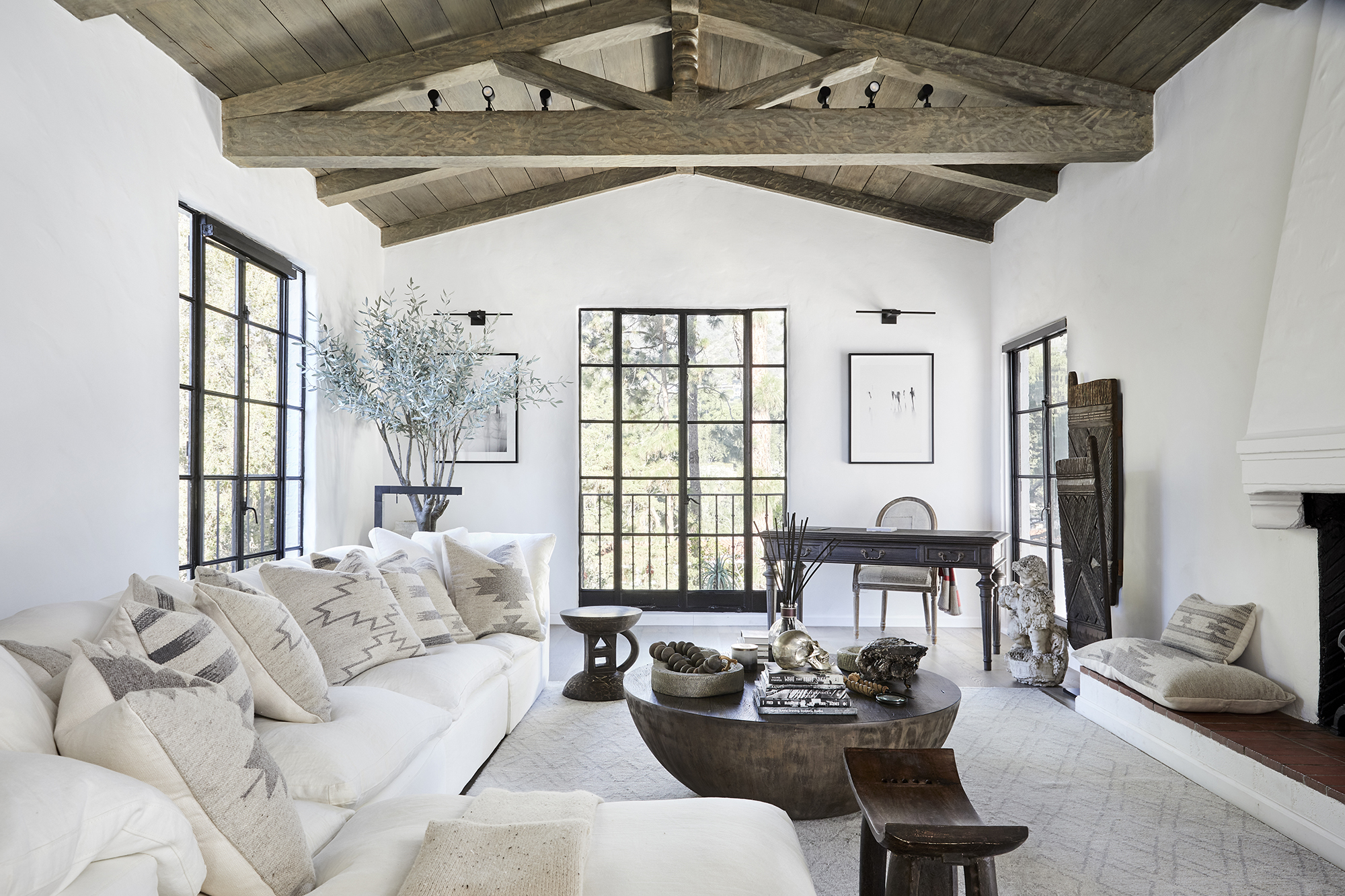 traditional quaint airy living room