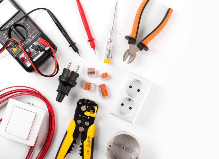 Electrician Career Guide: Choosing Your Specialization 