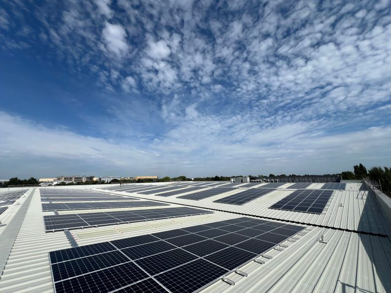 SEGRO installs its largest PV array in London at SEGRO Logistics Centre Faggs Road