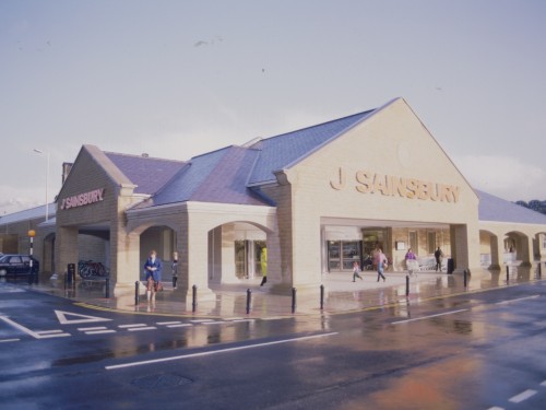 Supermarket Income REIT Secures £49.7m Huddersfield Sainsbury’s in Strategic Investment