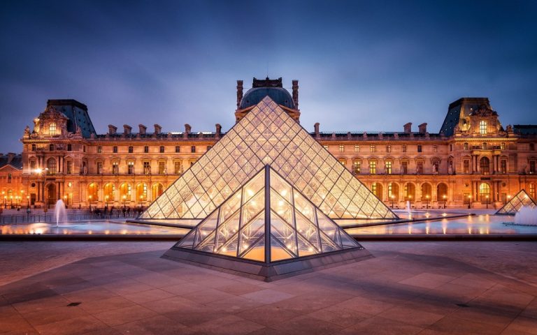 Reflections of Design: The World’s Most Extraordinary Glass Buildings