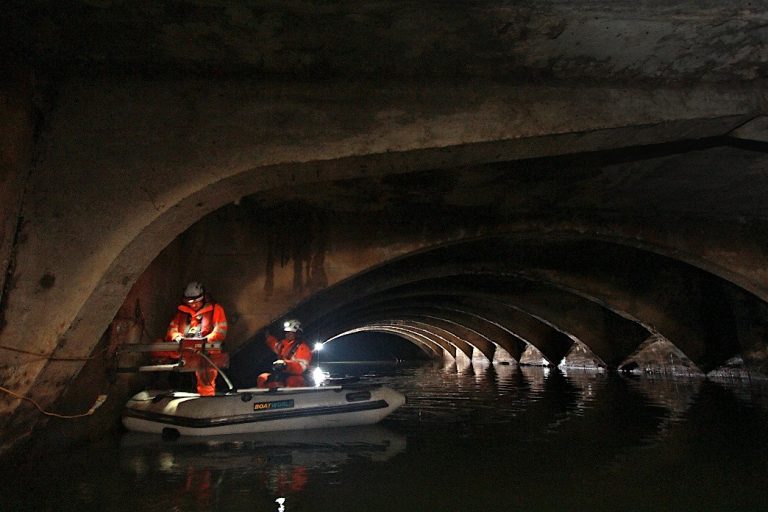 Boats and rope help geoscientists investigate Sheffield river