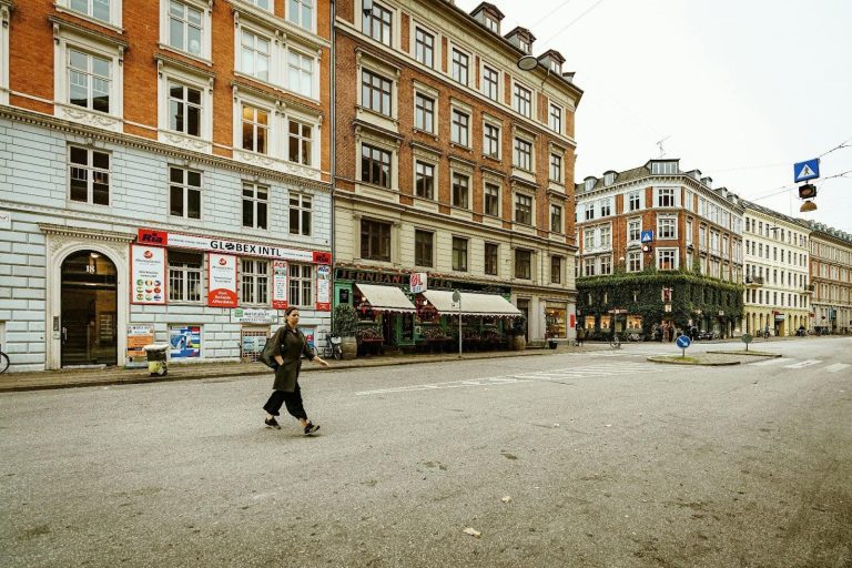 Designing walkable communities: Lessons from around the globe