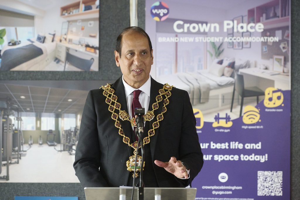 Lord Mayor of Birmingham attending Winvic topping out Crown Place