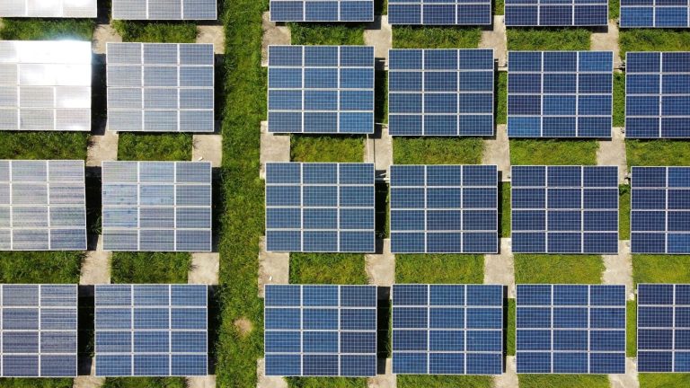 Different Methods of Implementing Solar into Commercial Buildings