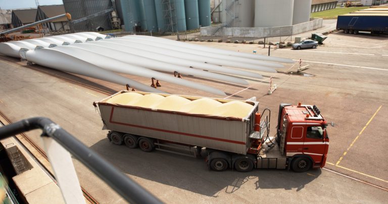 Why Self-Managing Machinery Logistics is Slowing Down UK Construction Firms