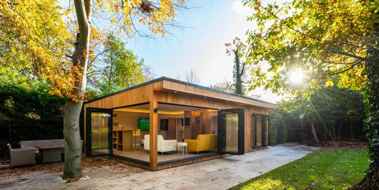 Why Are People Choosing Garden Rooms Instead of Garden Extensions?