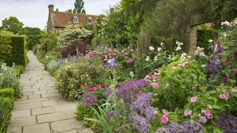 From Bouquet to Border: Using Rose Bouquet Principles to Inform Landscape Design