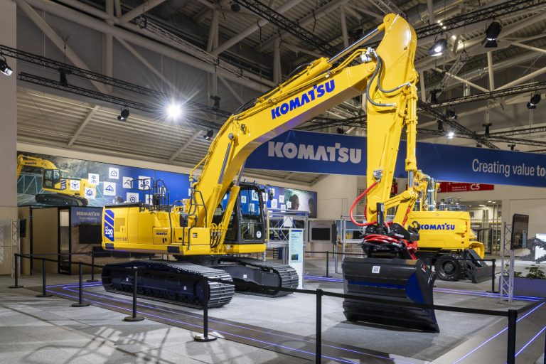 Komatsu PC220 - what can be done by OEMs to encourage tiltrotator adoption and purchase in the UK