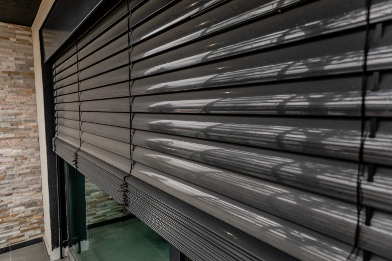 5 Common Mistakes to Avoid When Installing Outdoor Blinds