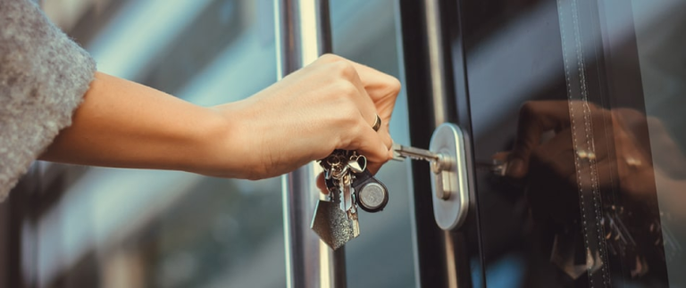 Digital Locks vs. Traditional Keys in Commercial Buildings