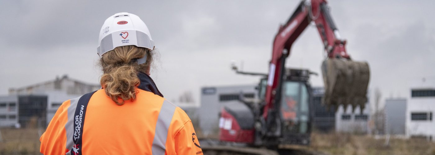 Taylor Woodrow takes the UK’s first autonomous excavator to site