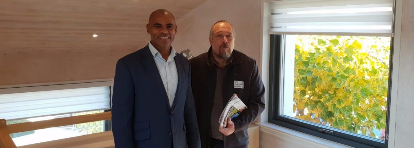 Bristols-mayor-Marvin-Rees-with-Bill-Dunster-upstairs-at-the-ZED-Pod-e1551172516795