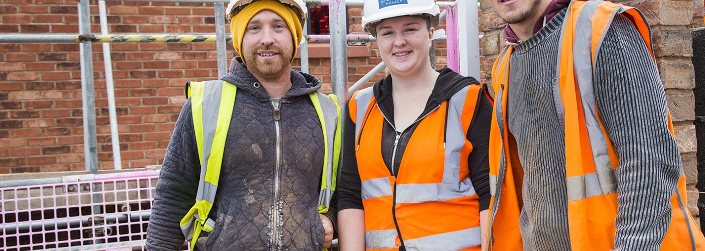 Chloe-Bland-bricklaying-apprentice-with-team