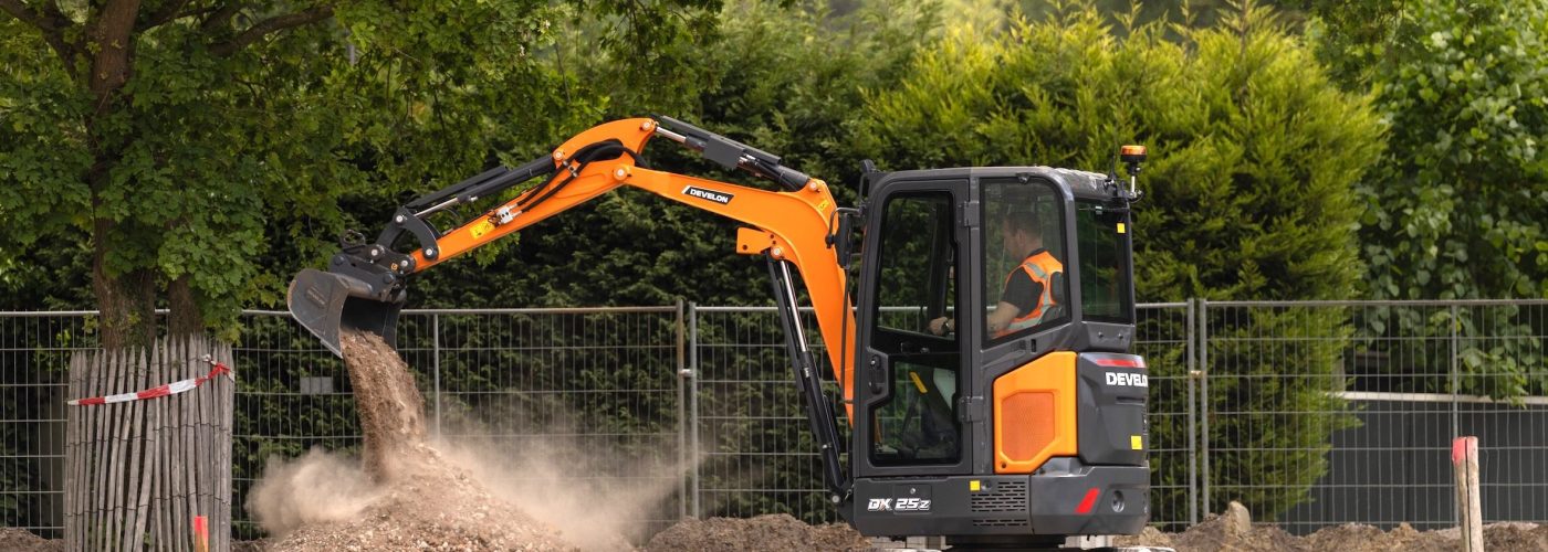 Comparing the Top Mini Excavator Brands and Dealers for Construction Companies