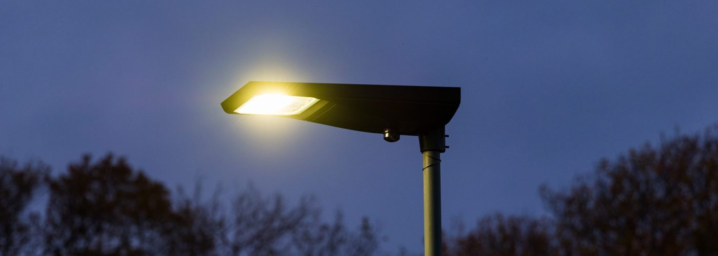 Signify’s solar hybrid lighting brings new energy and increased safety to Edinburgh’s parks