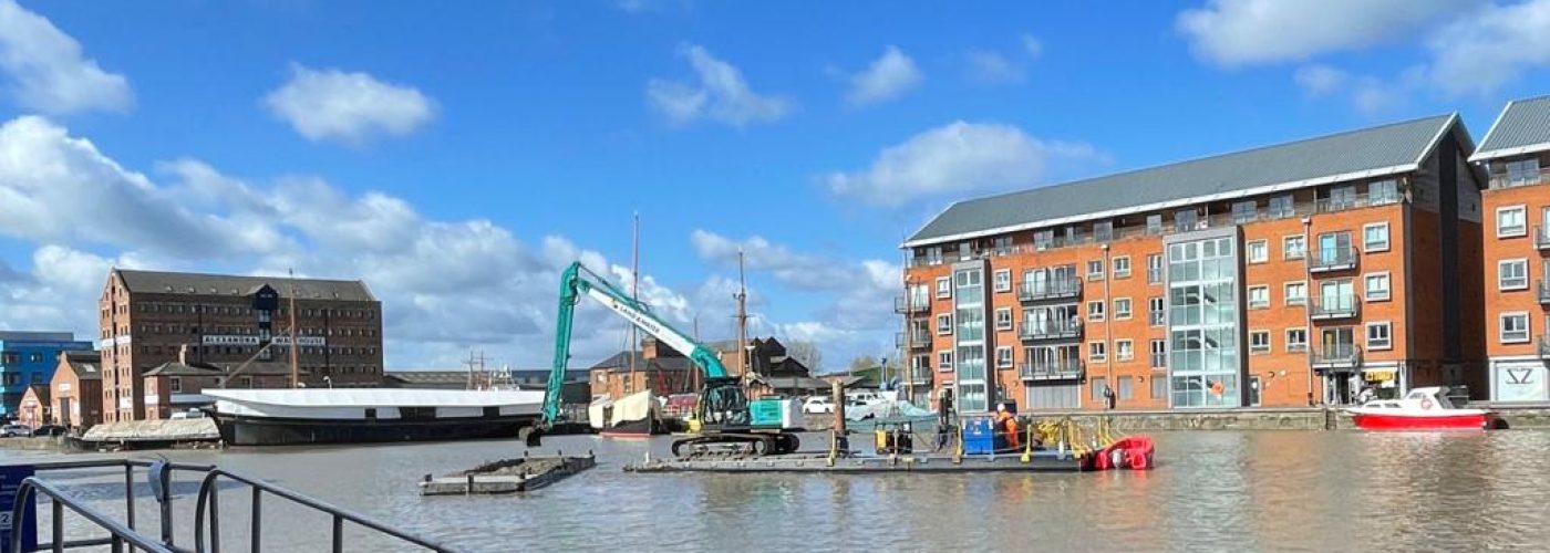 Land & Water carries out biggest winter dredge of Gloucester Dock