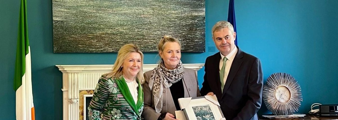 Jacqueline O’Donovan OBE honoured with lifetime achievement award by the London Irish Centre in the UK