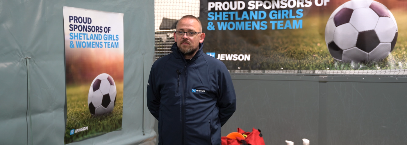 Jewson signs sponsorship deal with Shetland Girls & Women’s FC