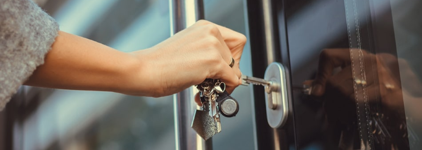 Digital Locks vs. Traditional Keys in Commercial Buildings