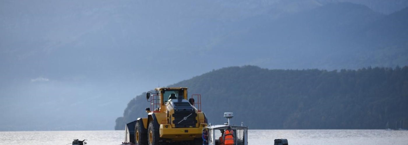 Volvo CE floats L260H across Swiss lake to customer quarry