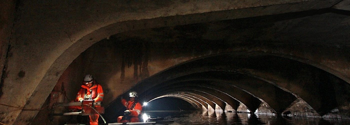 Boats and rope help geoscientists investigate Sheffield river