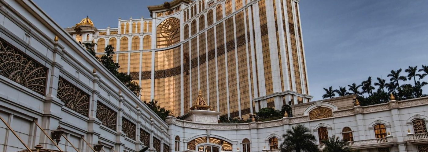 How Brick and Mortar Casino Design Principles Are Influencing Online Gambling Platforms