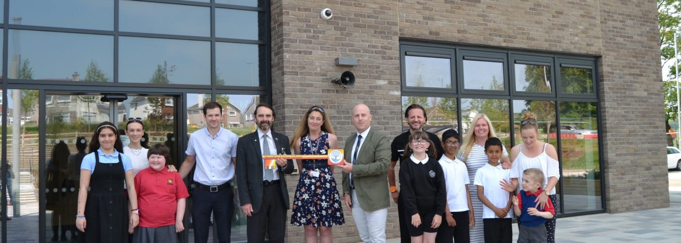 Keys handed over for new Woodland View School, East Dunbartonshire